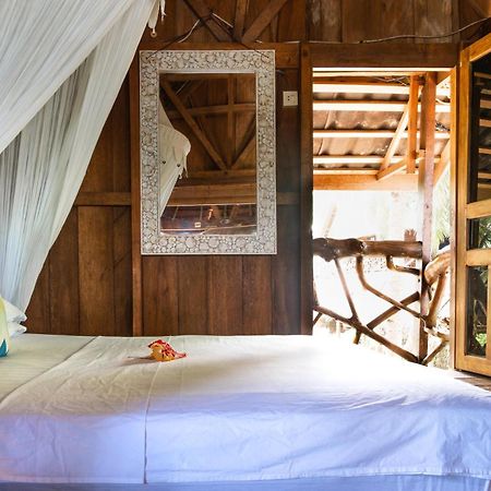 Mentawai Surf Camp Hotel Muarasiberut Екстериор снимка